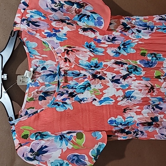 NWT- Spense Floral top - Picture 4 of 8